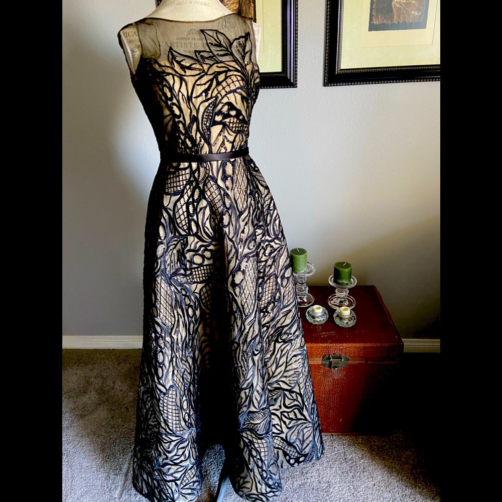 Elegant Black Lace Overlay Maxi Dress with Nude Lining